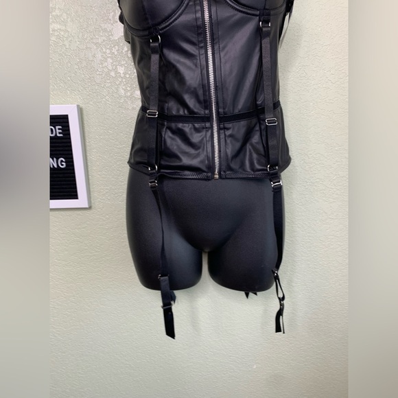 Fredericks Faux Leather Zip Up Corset Mesh Cups Garter Straps Size Small - Picture 7 of 8